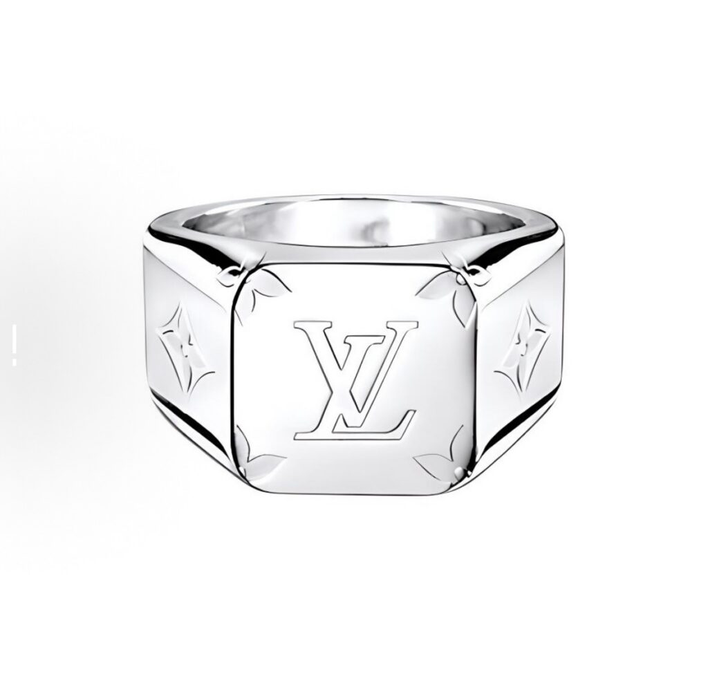 Designer J139 Ring editorial product context 1