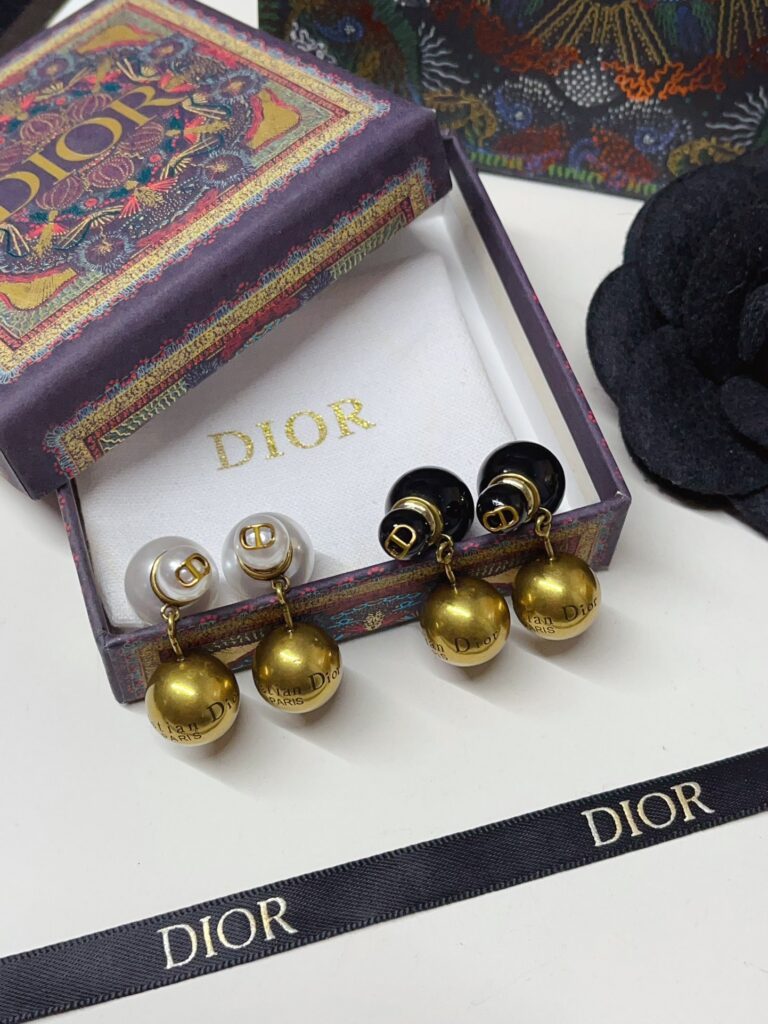 Designer Ring editorial product context 1
