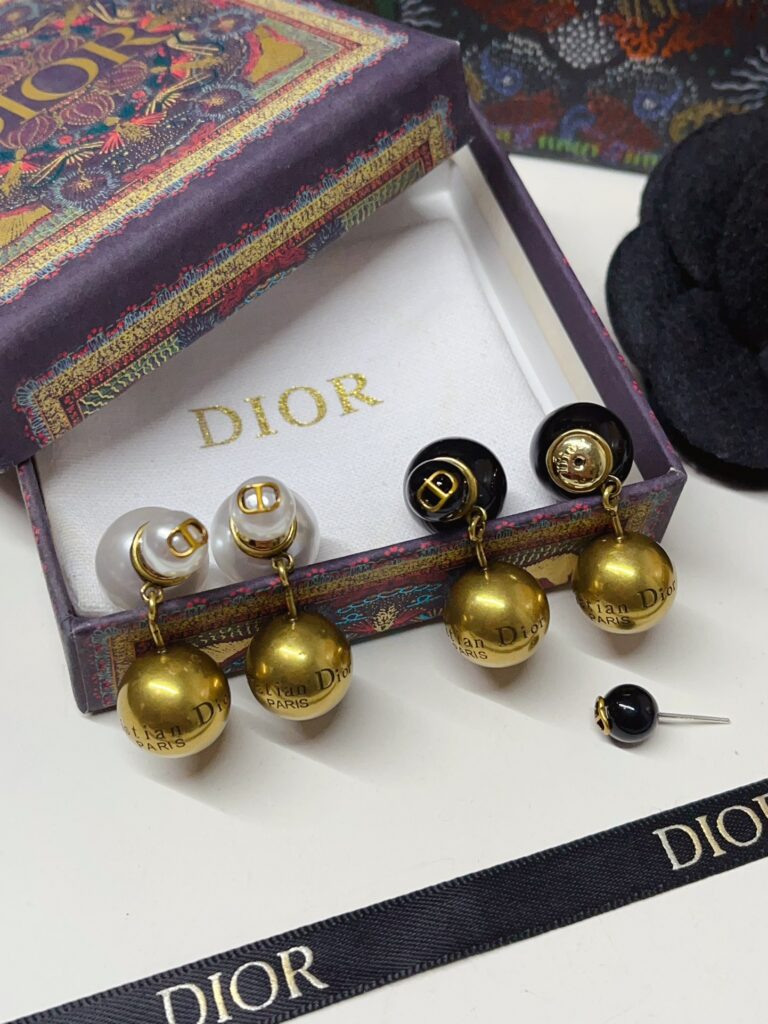 Designer Ring editorial product context 3