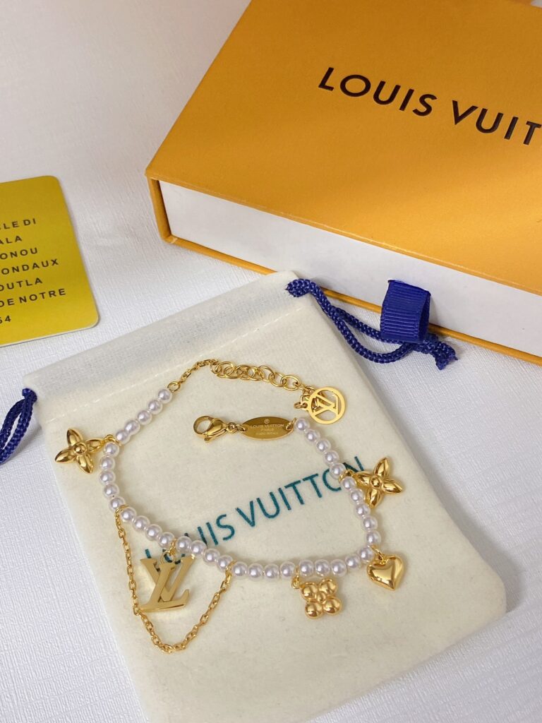 Designer L202 Bracelet editorial product context 1