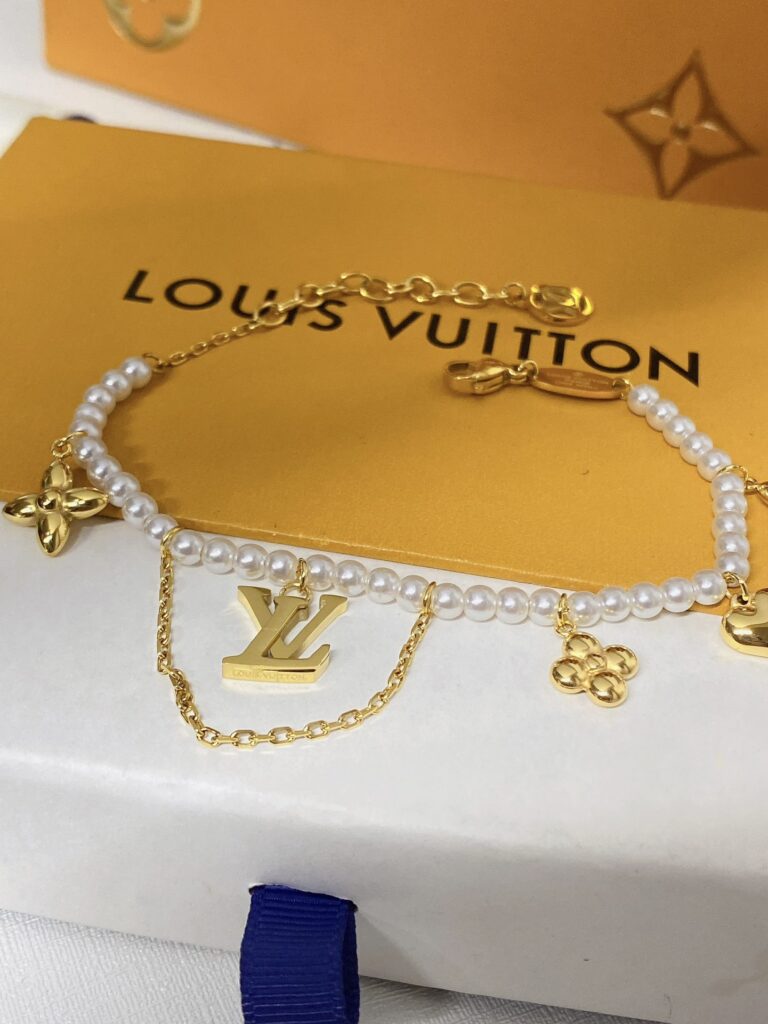 Designer L202 Bracelet editorial product context 2