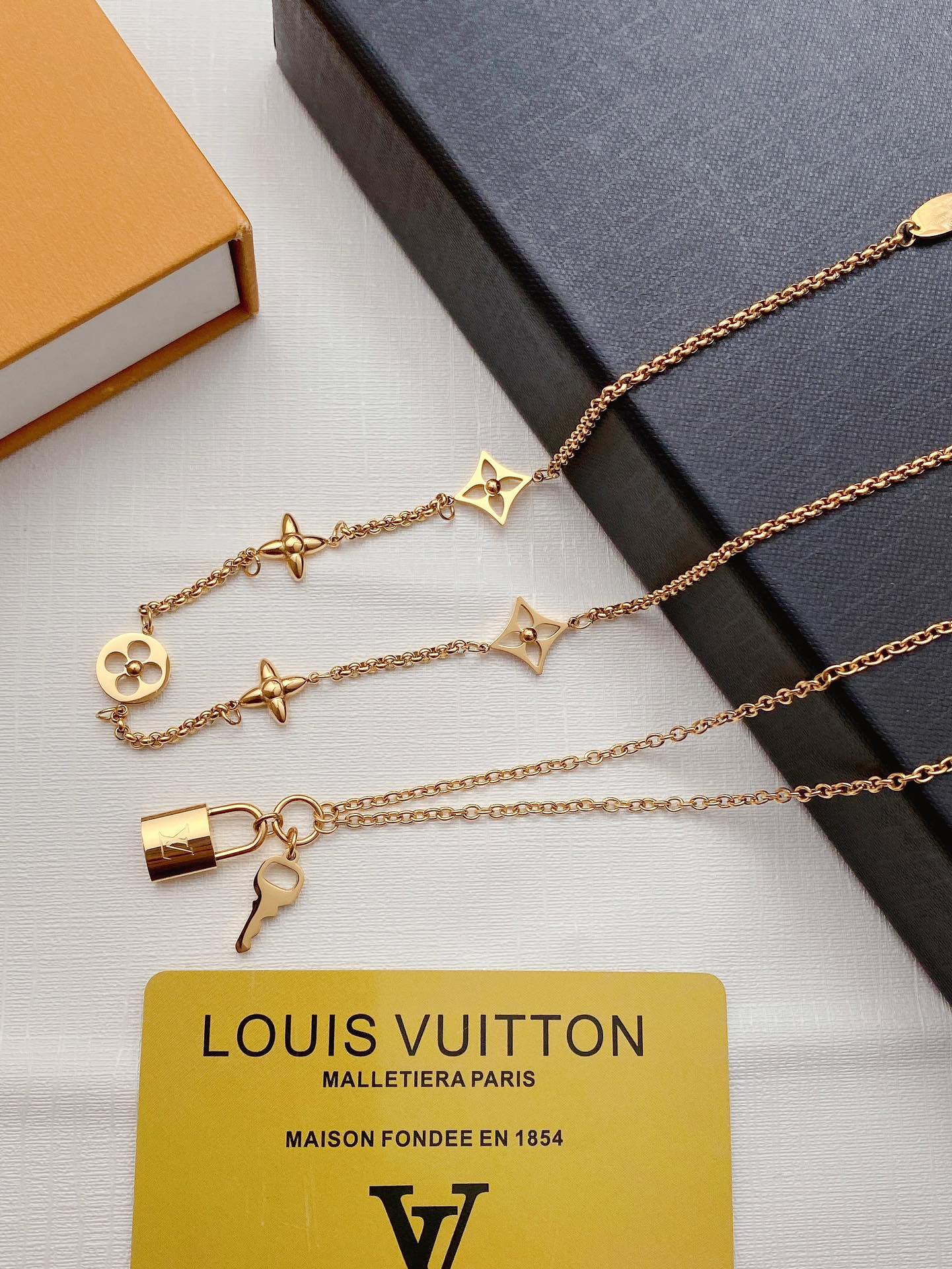 Luxury X684 Necklace