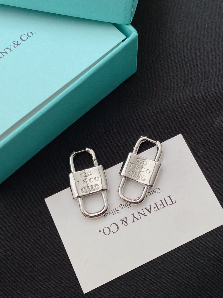 Designer Ring editorial product context 1