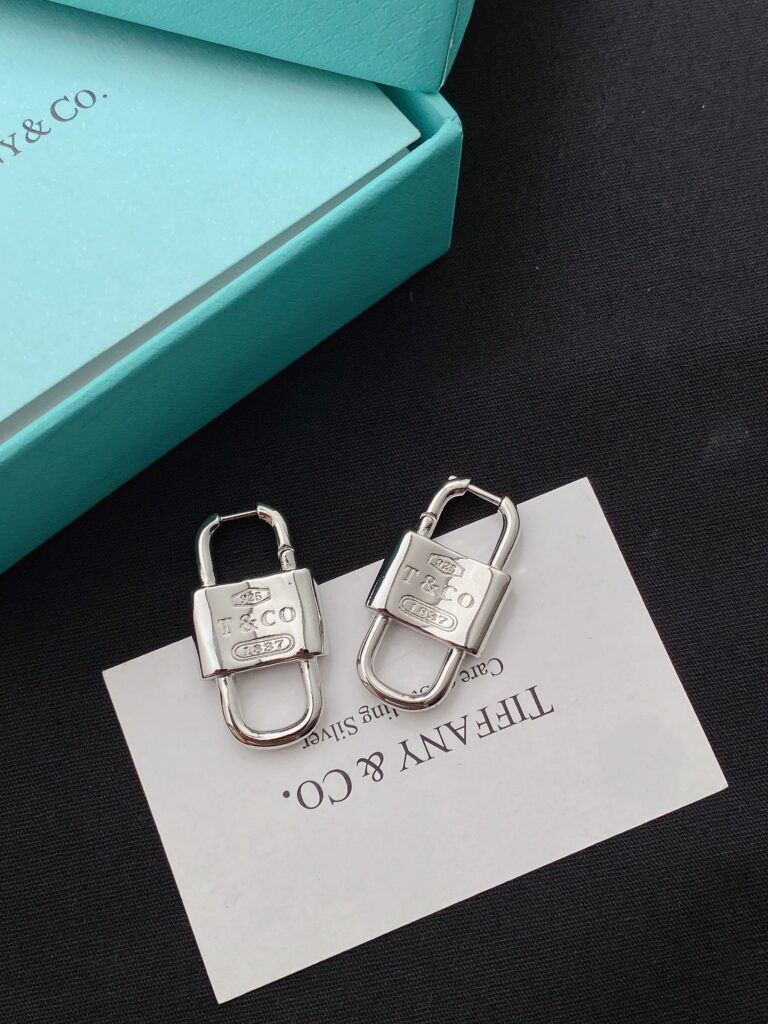 Designer Ring editorial product context 2