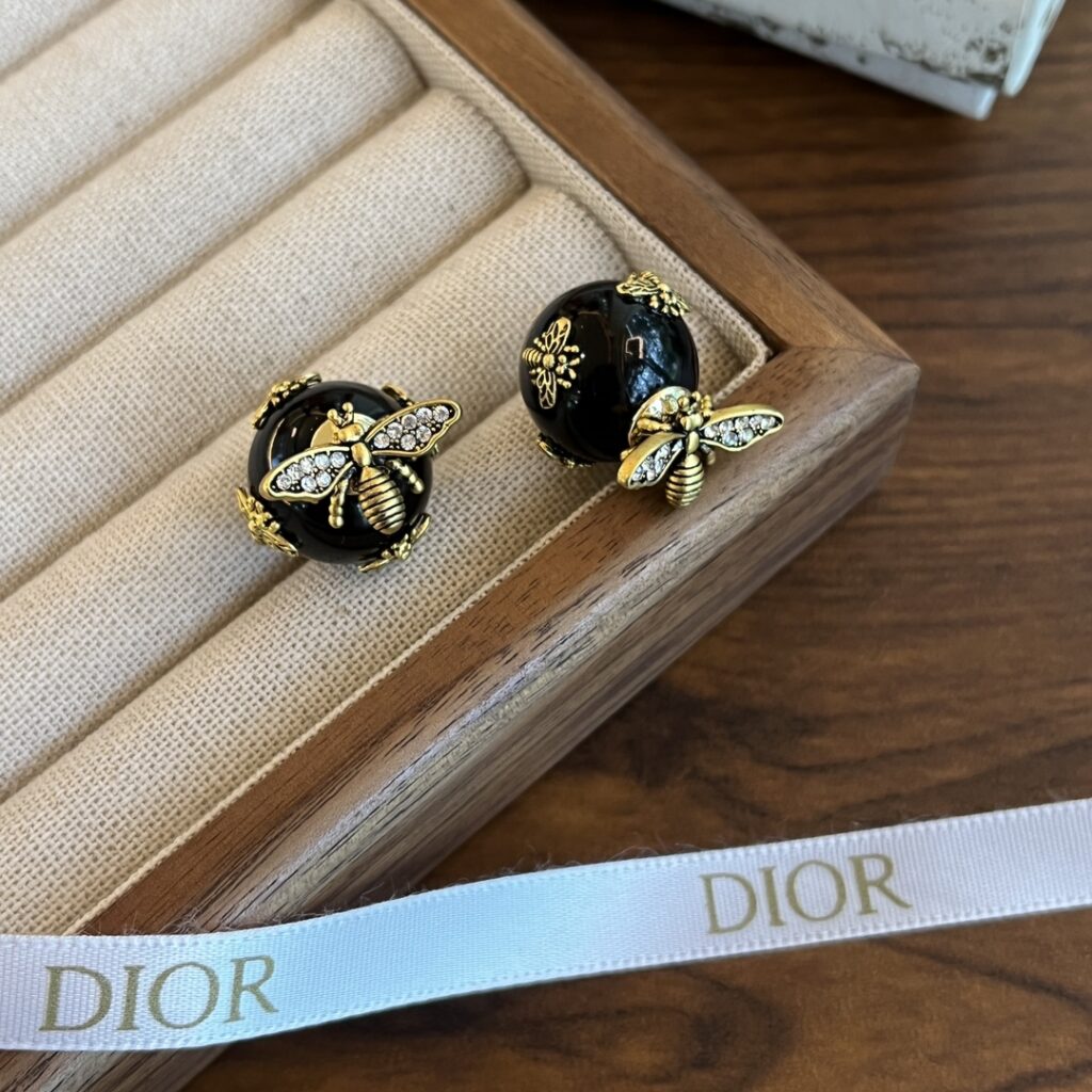 Designer Ring editorial product context 2