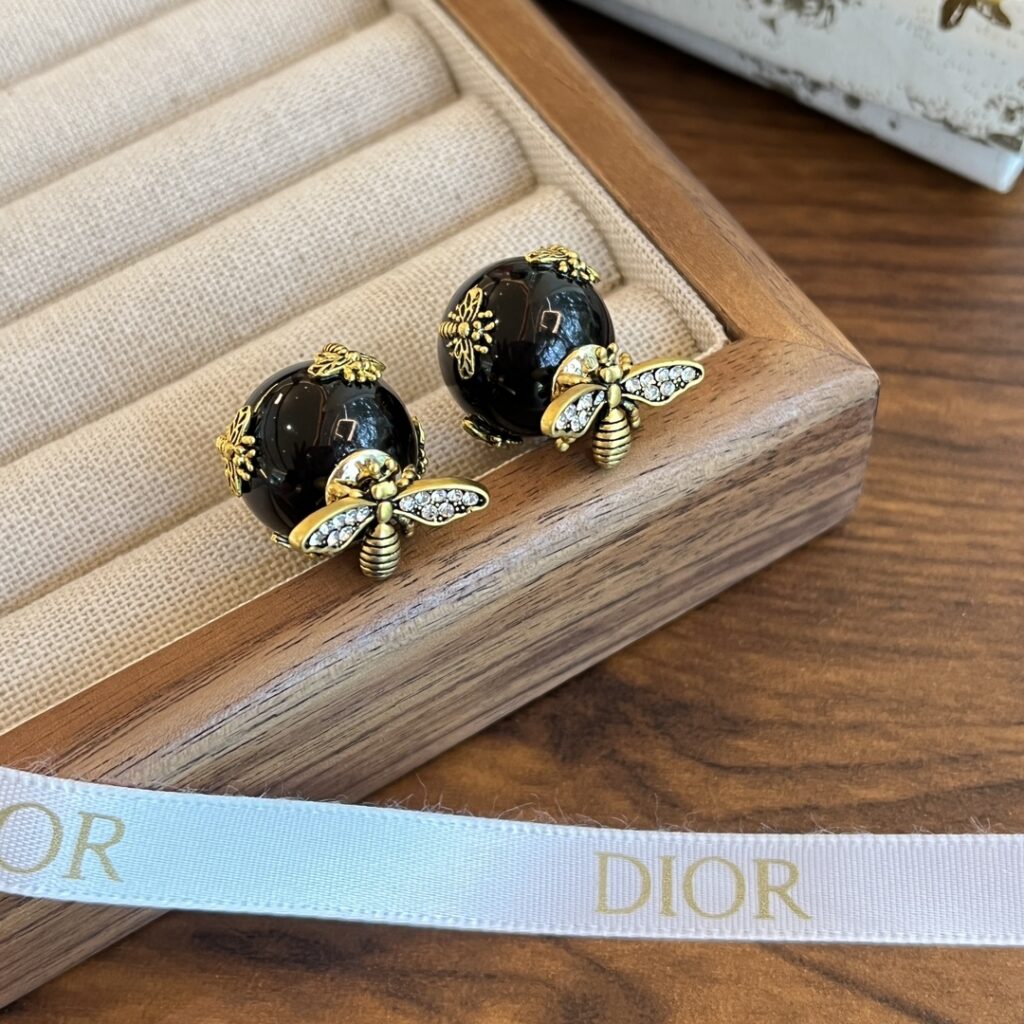Designer Ring editorial product context 3