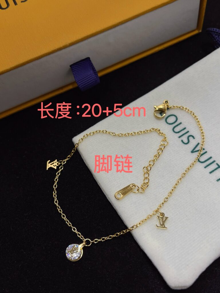 Designer B021 Bag editorial product context 1