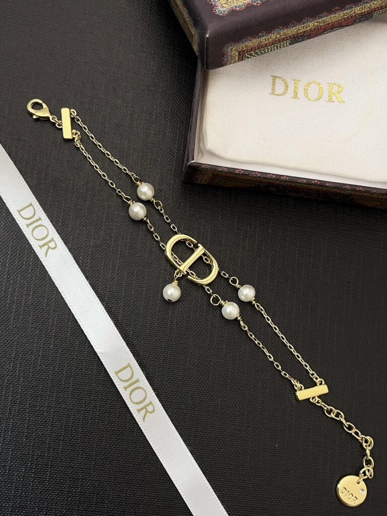 Designer L205 Bracelet editorial product context 1