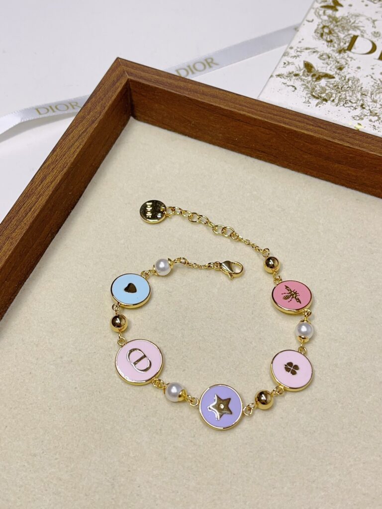 Designer L206 Bracelet editorial product context 1