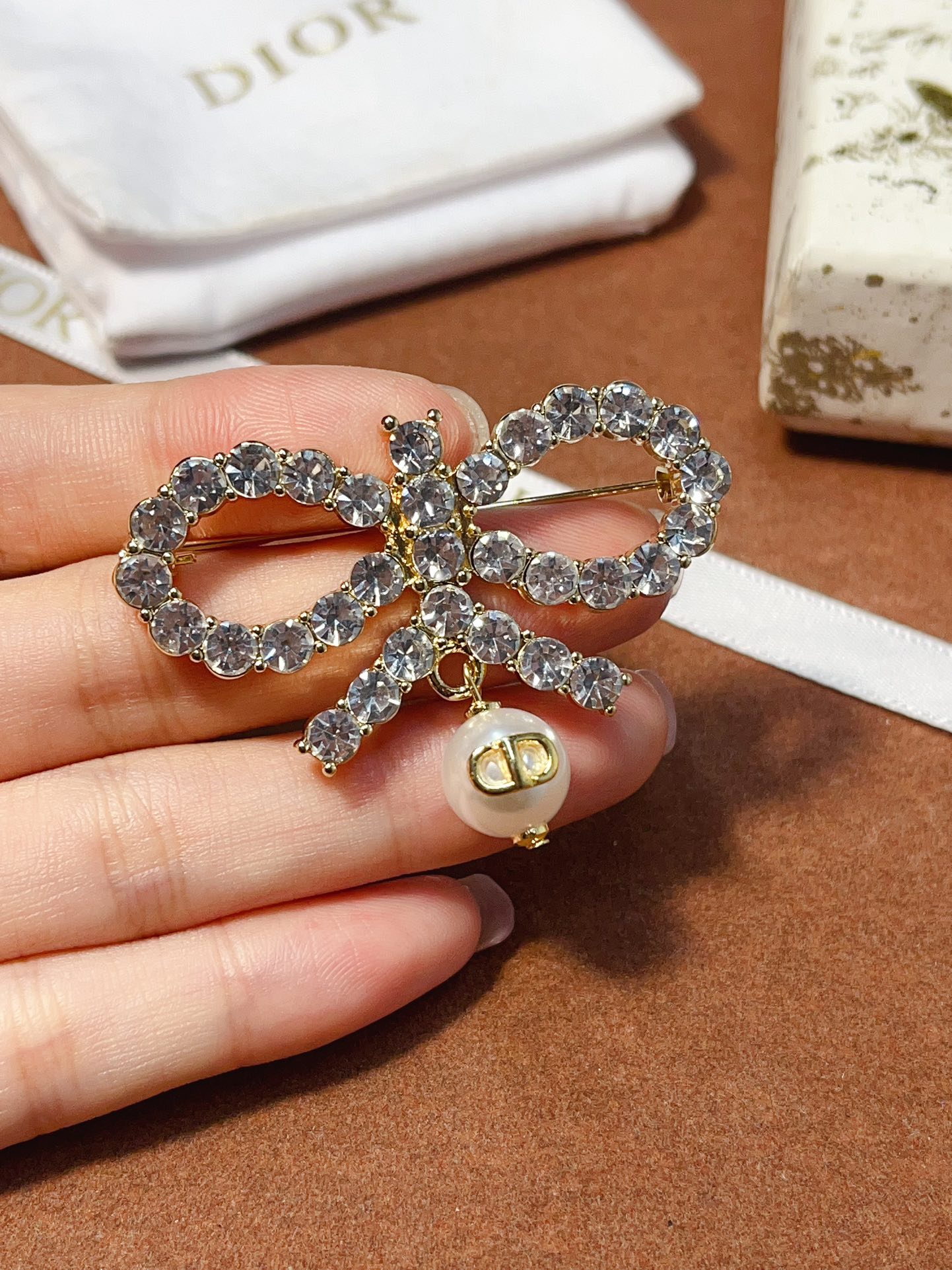 Luxury D189 Brooch