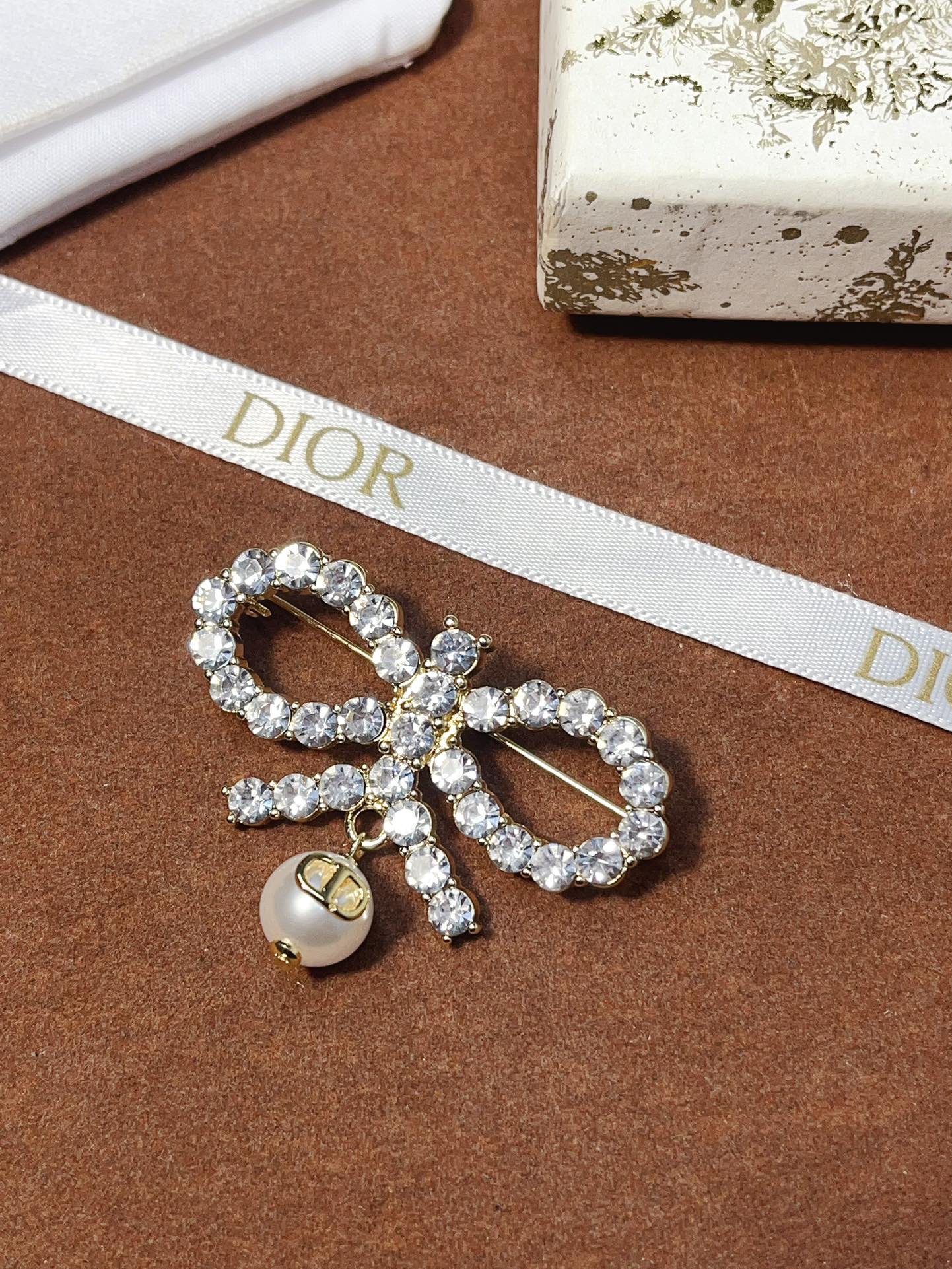 Luxury D189 Brooch