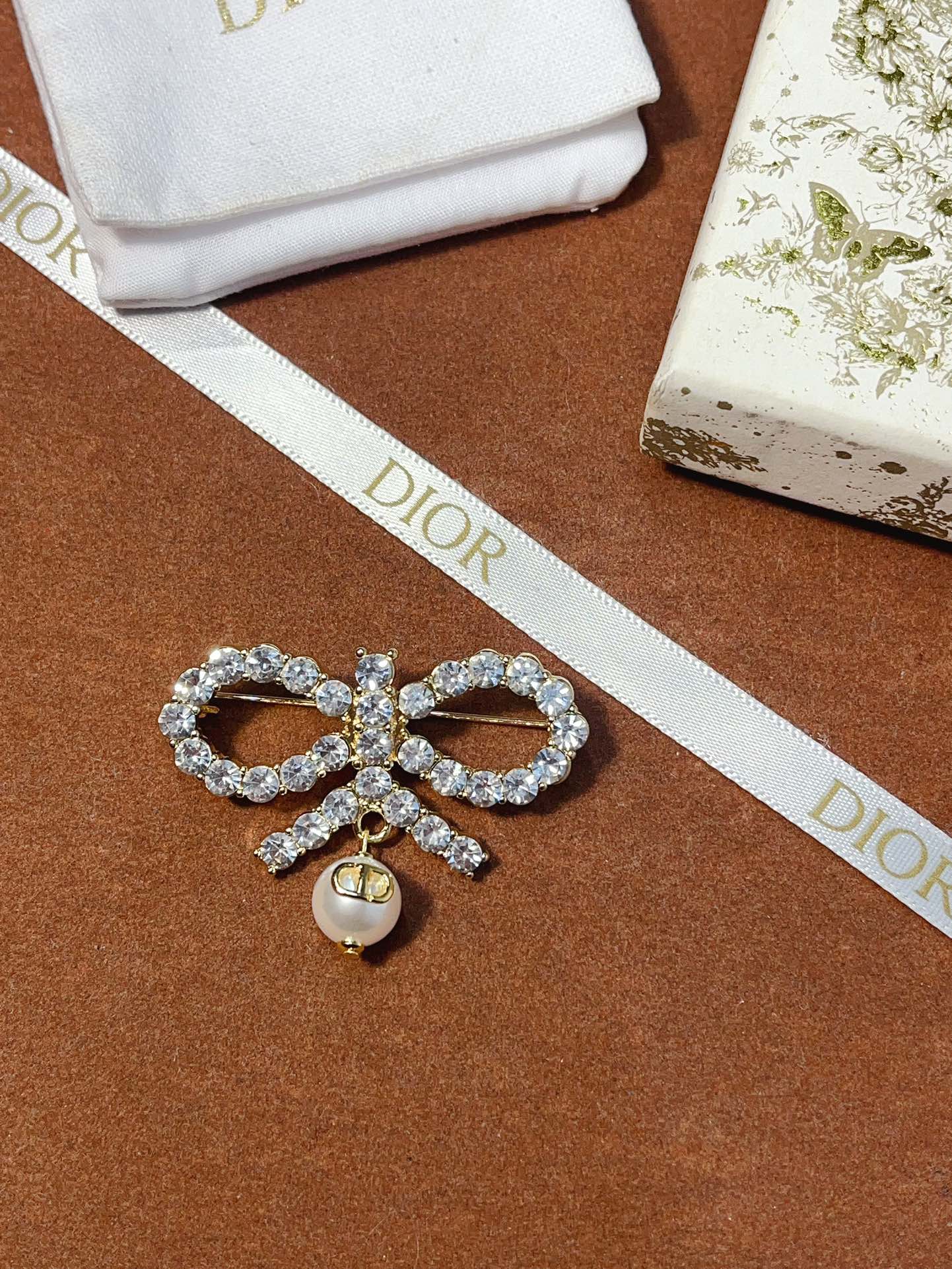 Luxury D189 Brooch