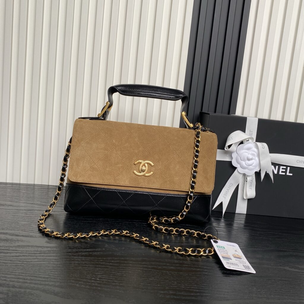 Designer U4LW Bag editorial product context 1
