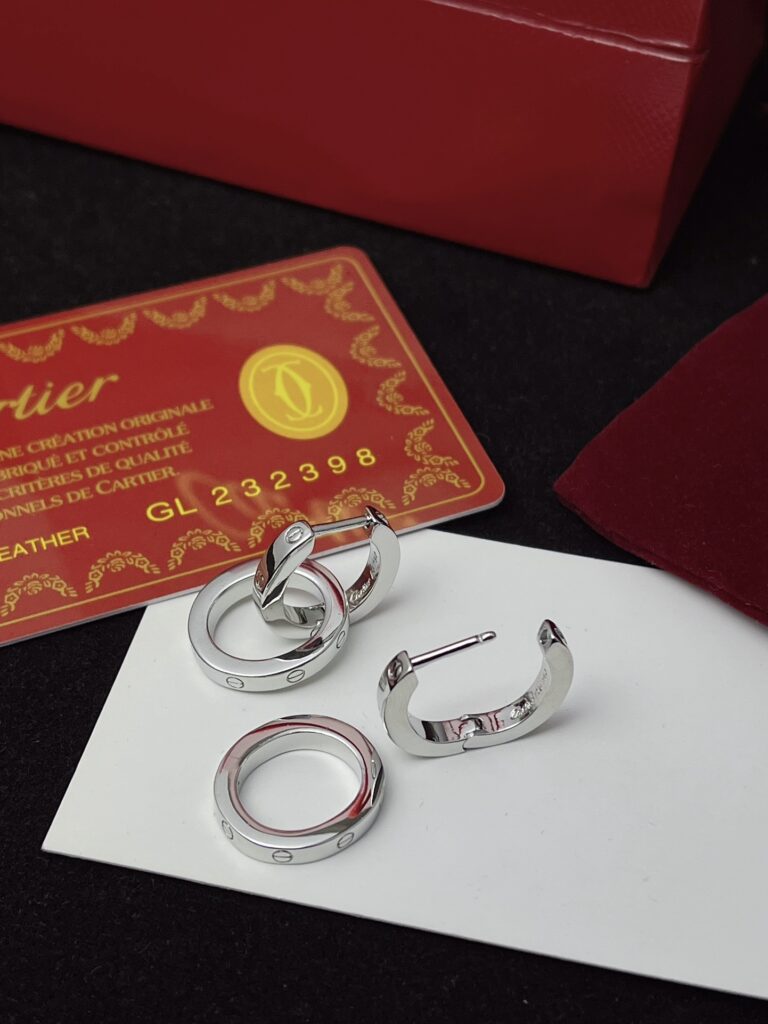 Designer Ring editorial product context 3