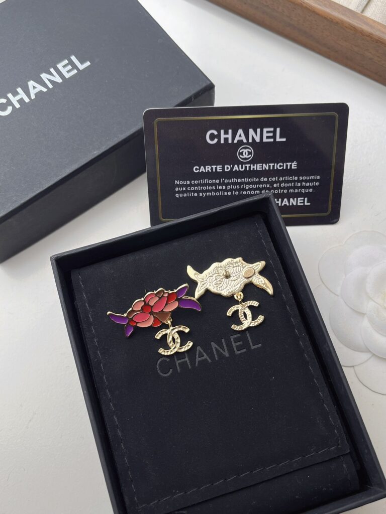 Designer Ring editorial product context 2