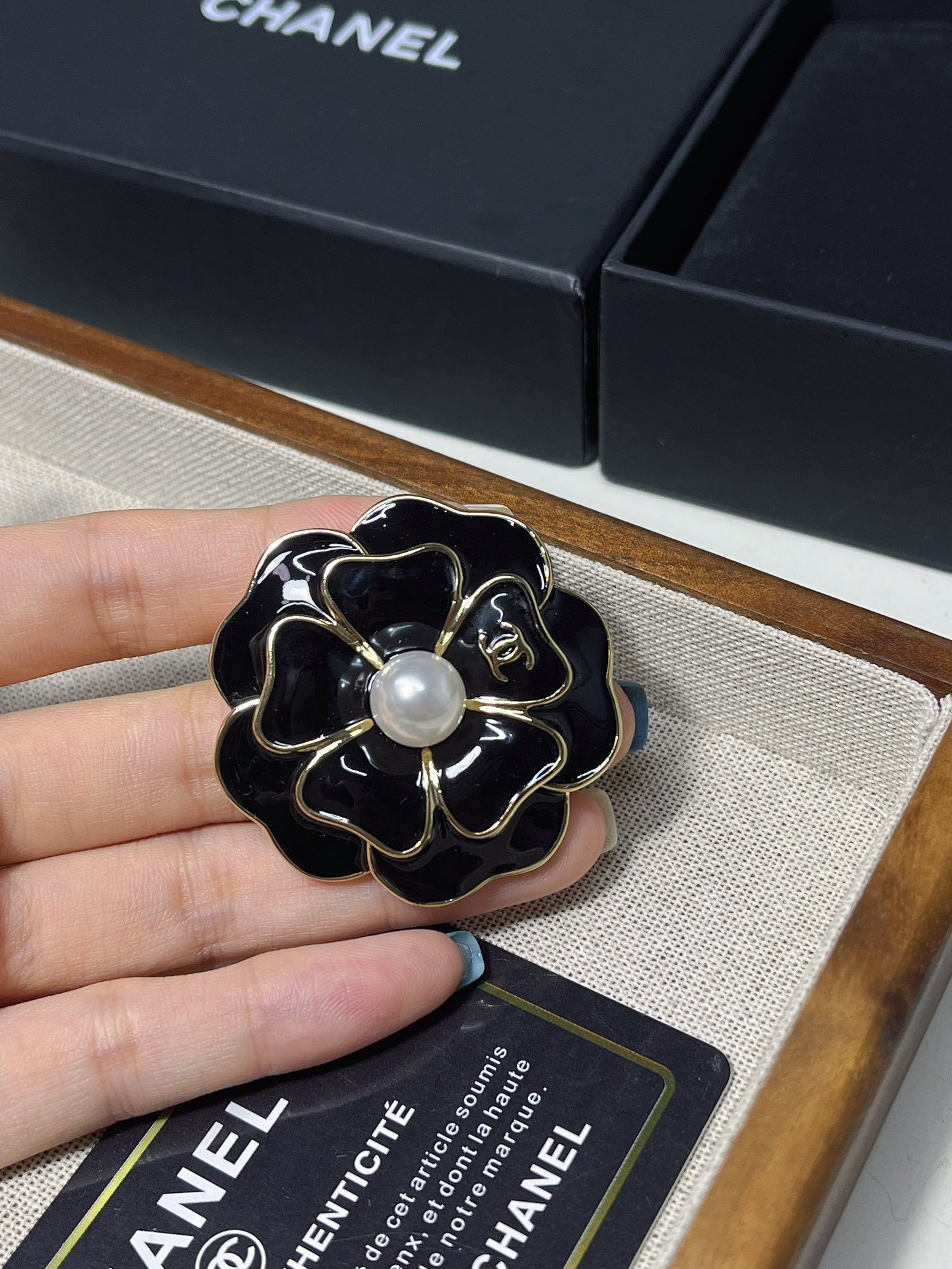 Luxury D190 Brooch