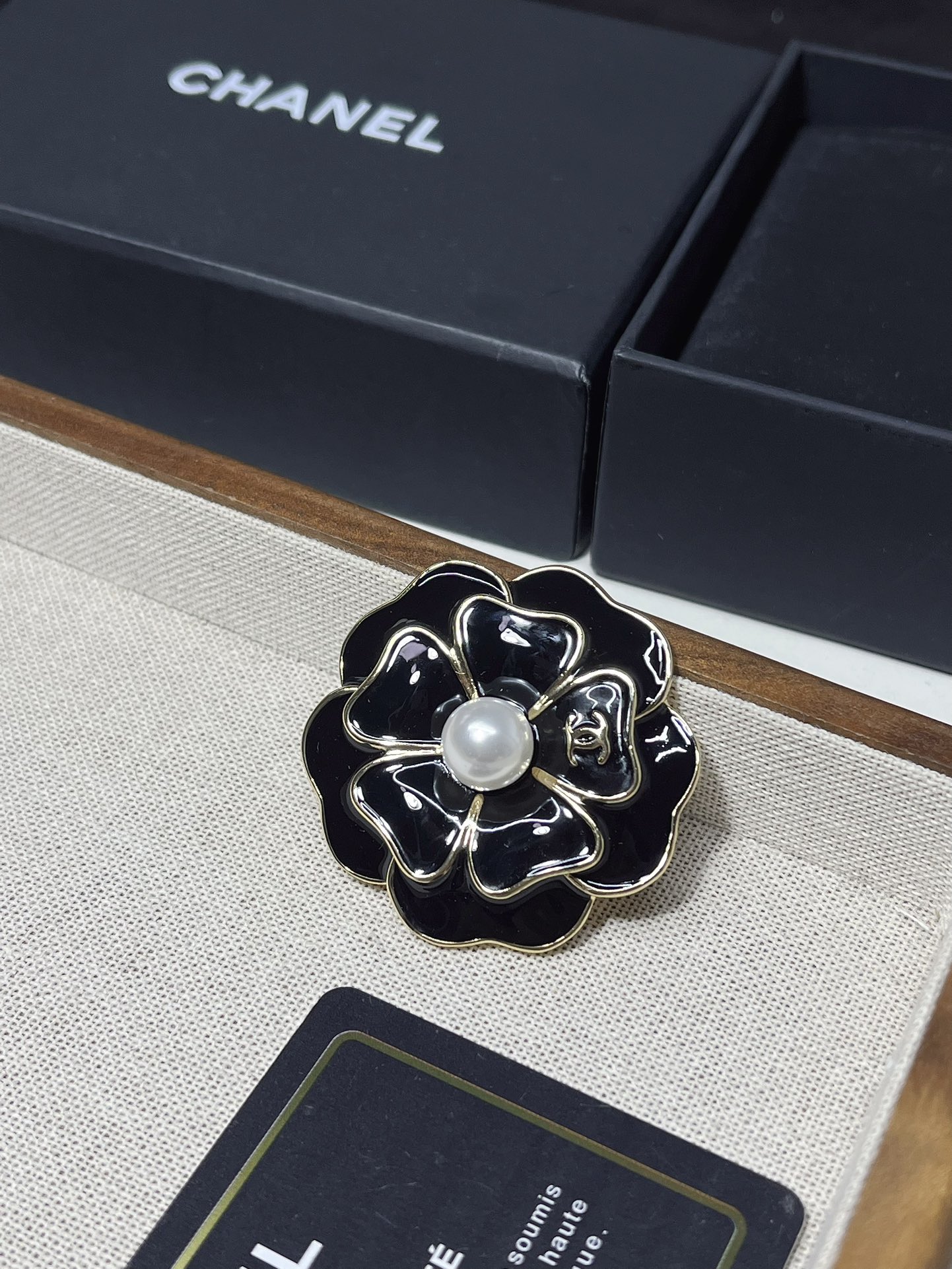 Luxury D190 Brooch