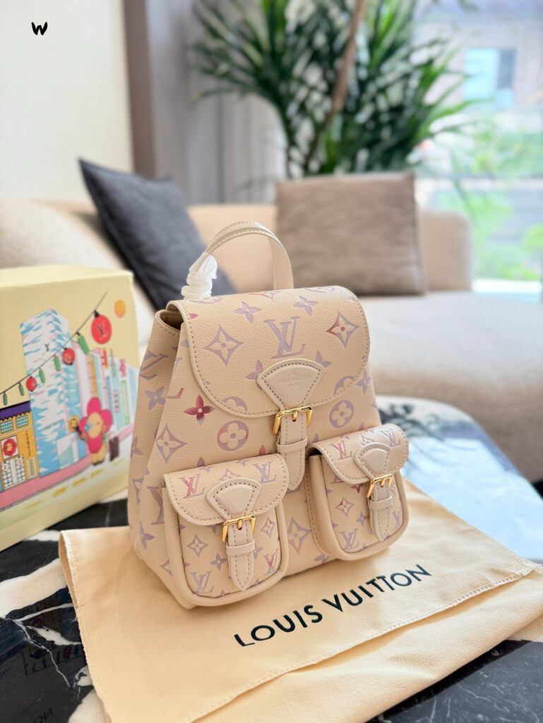 Louis Vuitton Backpack 22 x 25 cm editorial product context 1