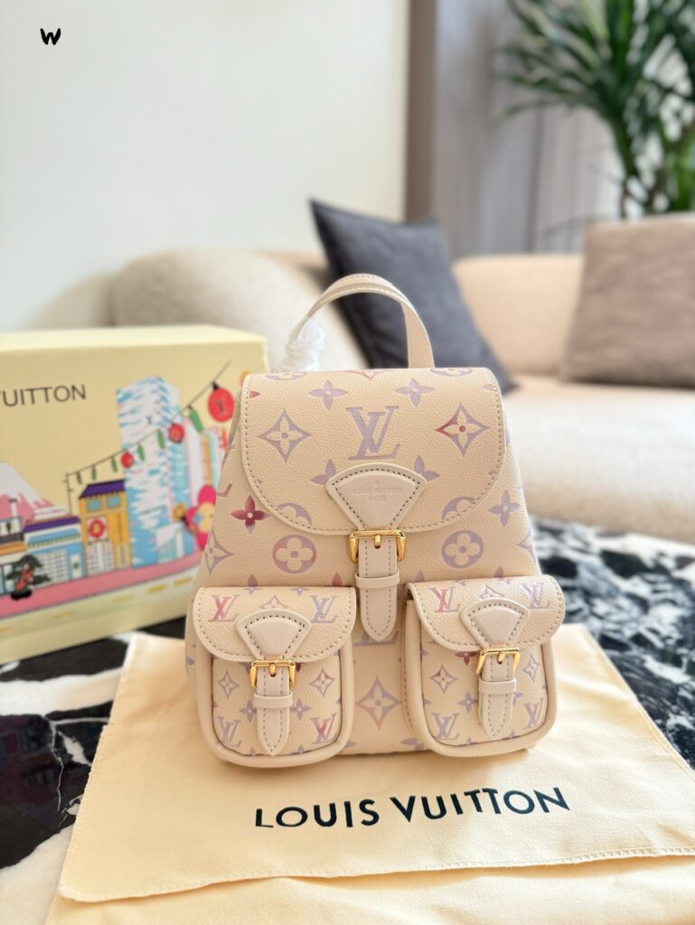 Louis Vuitton Backpack 22 x 25 cm editorial product context 2