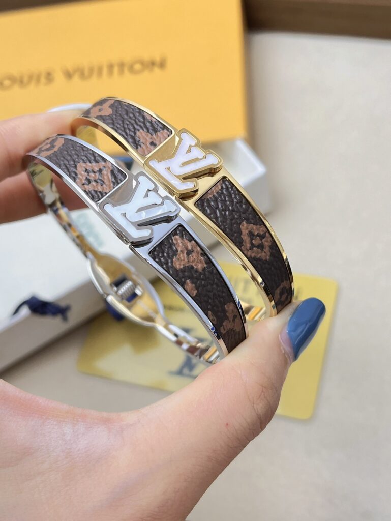Designer S462 Bracelet editorial product context 2