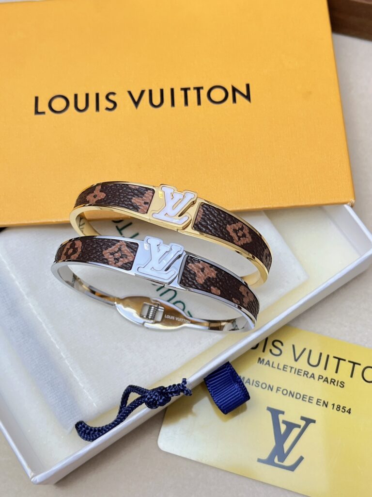 Designer S462 Bracelet editorial product context 1
