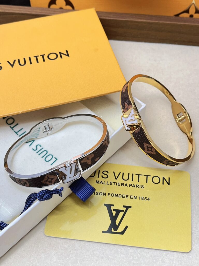 Designer S462 Bracelet editorial product context 3