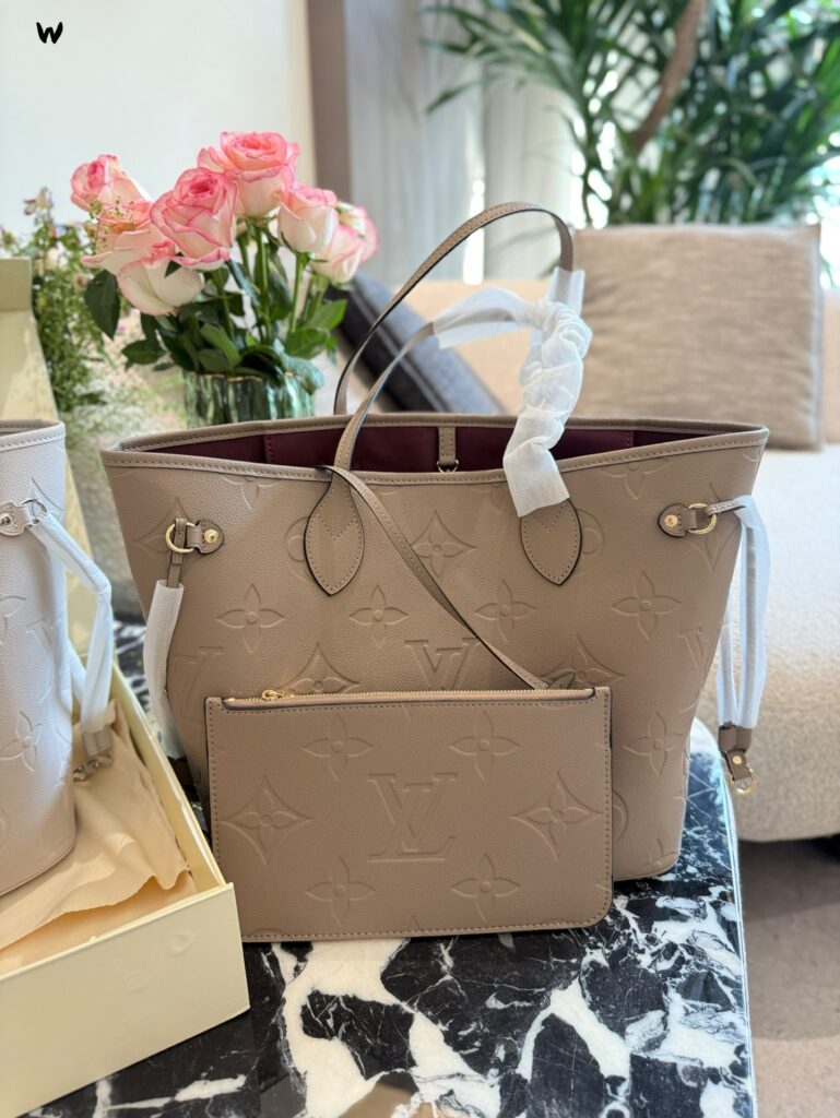 Louis Vuitton Neverfull Monogram Damier Handbag editorial product context 2