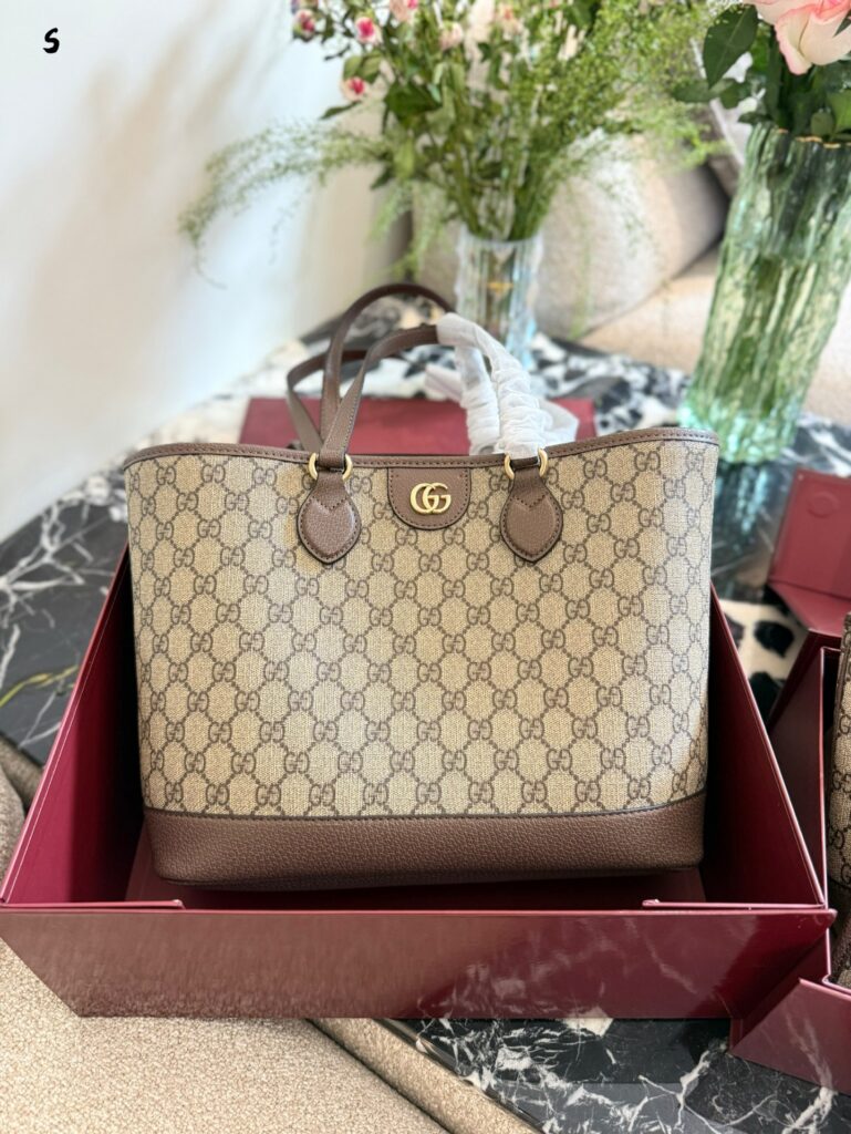 Gucci P160p170 Gucci Ophidia Ophidia Cucci Tote Bag 40 cm editorial product context 3