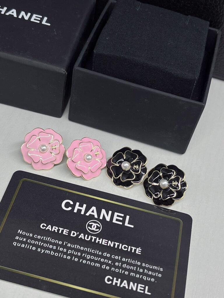 Designer Ring editorial product context 3