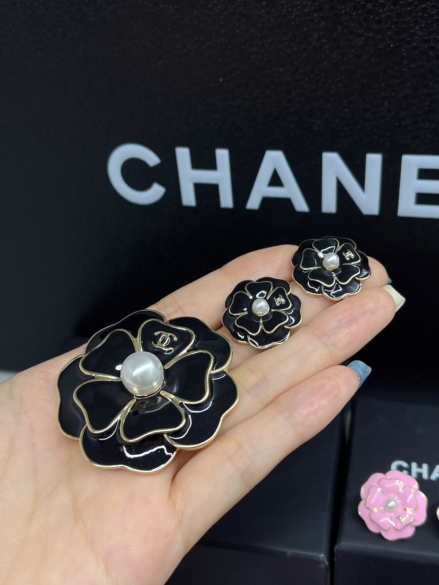 Luxury D192 Brooch