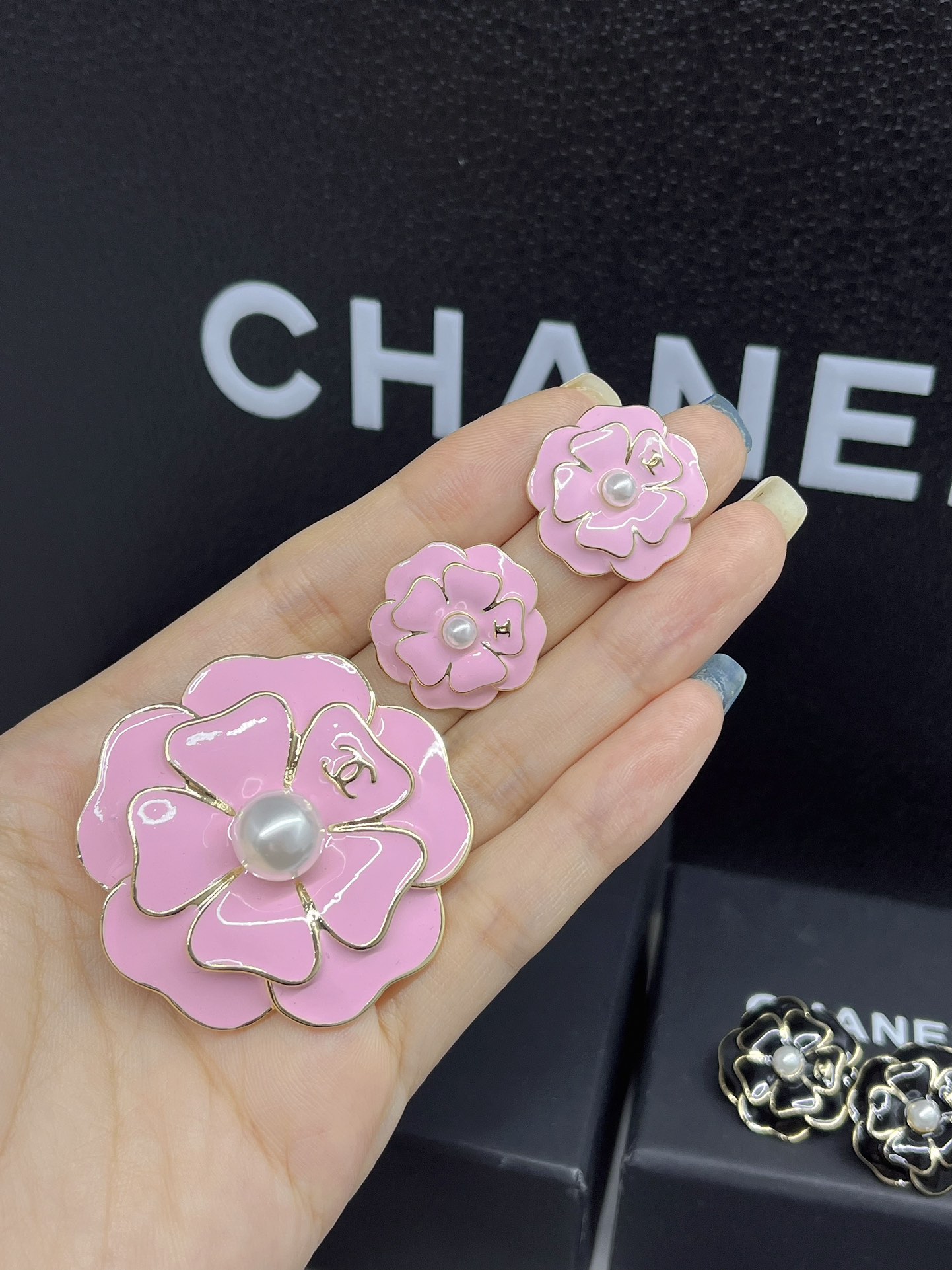 Luxury D192 Brooch