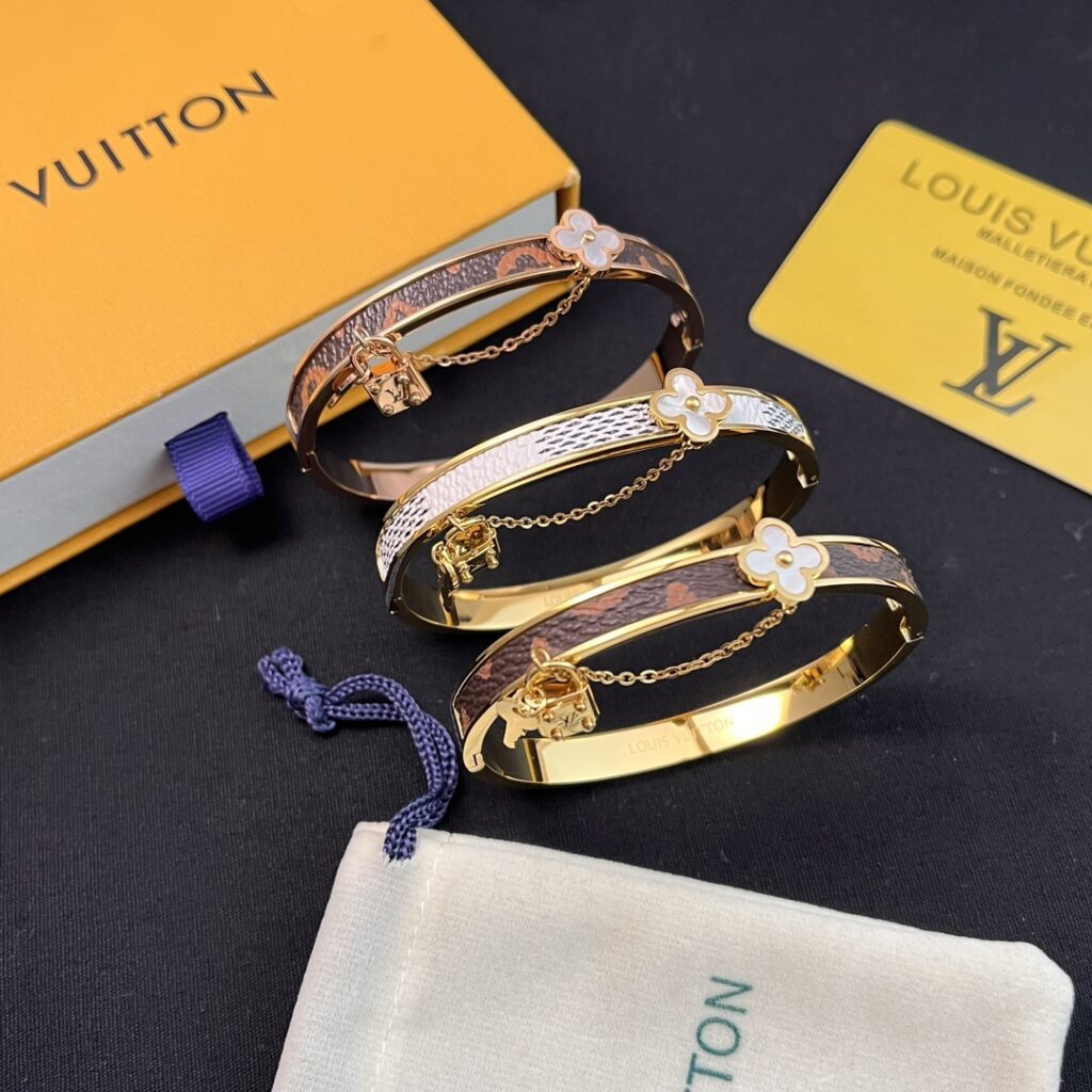 Designer S034 Bracelet editorial product context 1