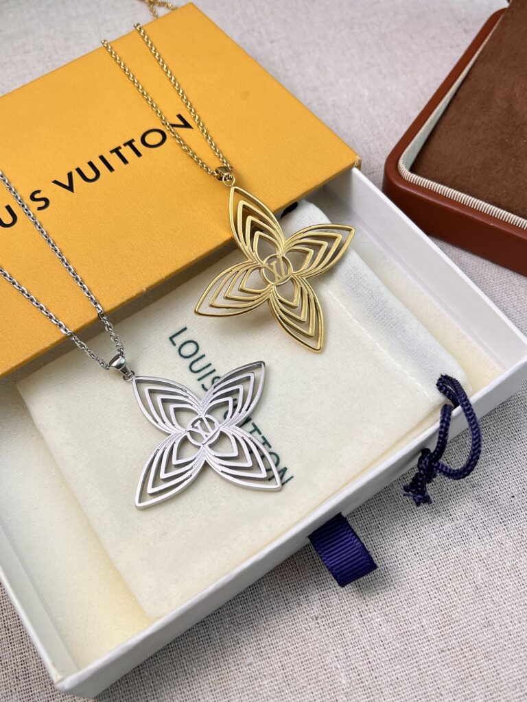 Designer Necklace editorial product context 1