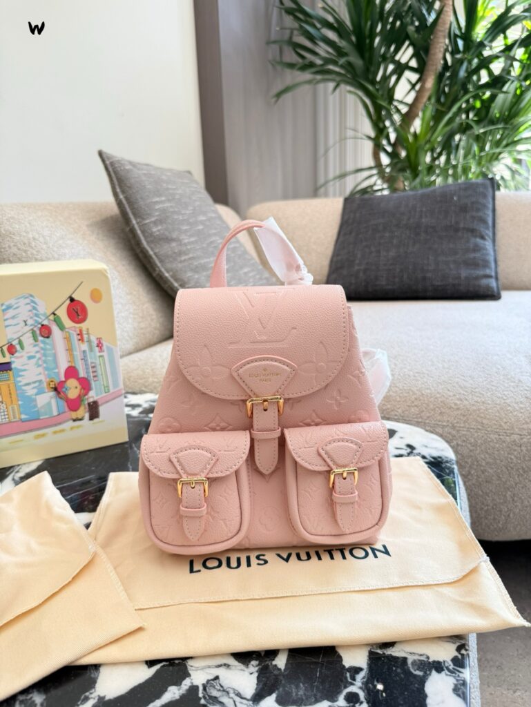 Louis Vuitton Backpack 22 x 27 cm editorial product context 3