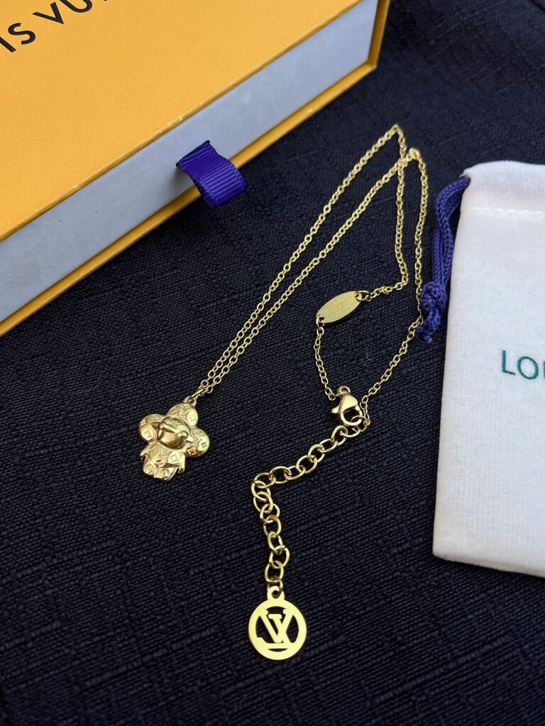 Designer Necklace editorial product context 1