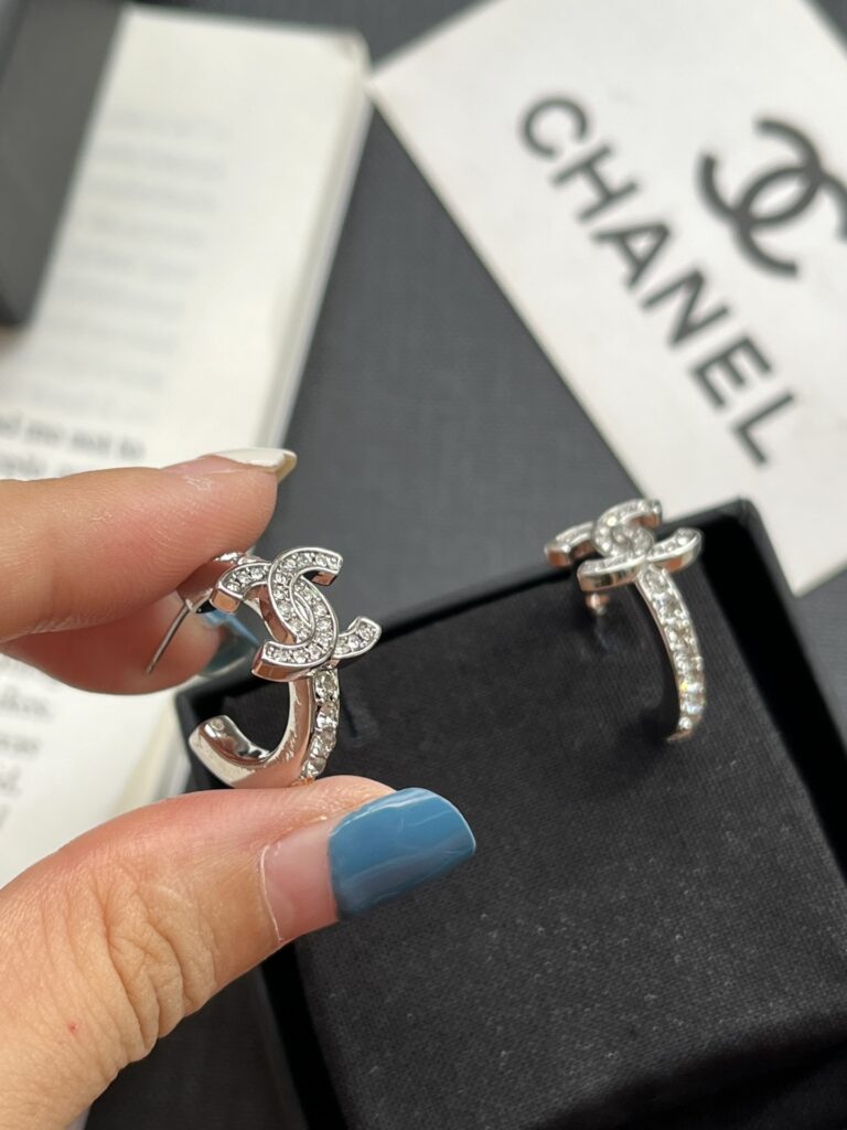 Designer Ring editorial product context 1