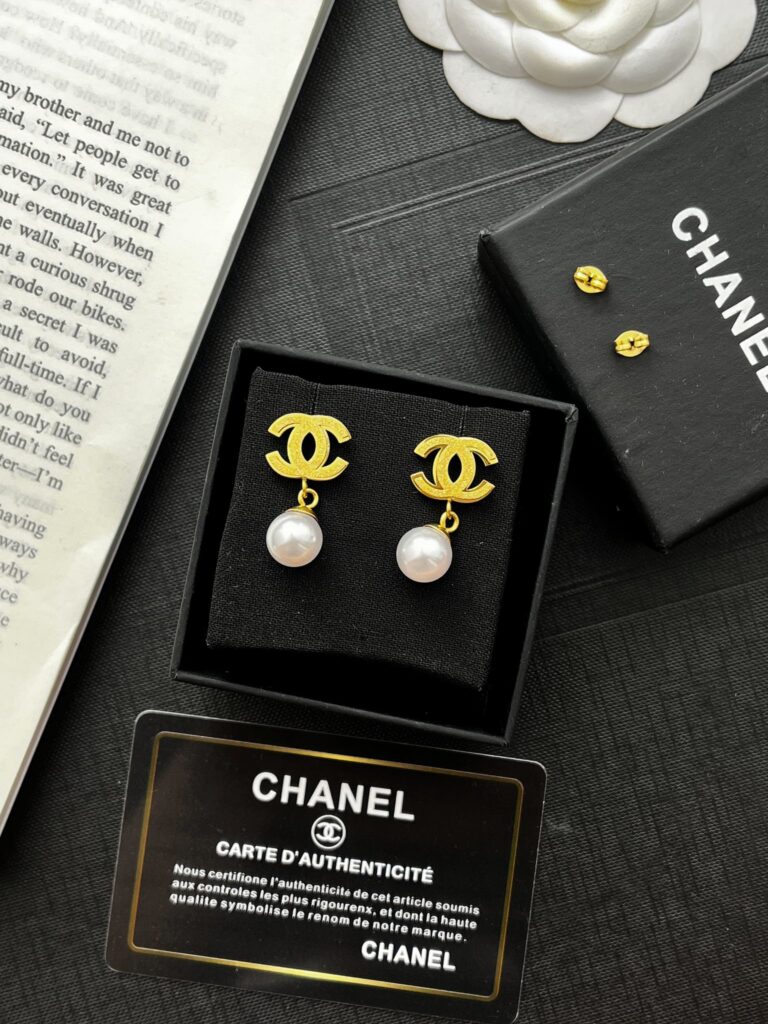 Designer Ring editorial product context 2