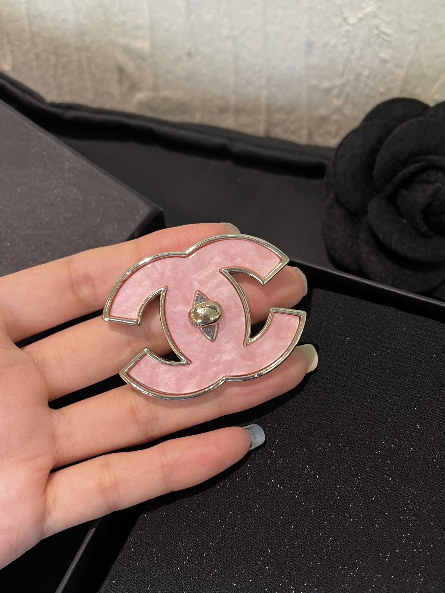 Luxury D193 Brooch