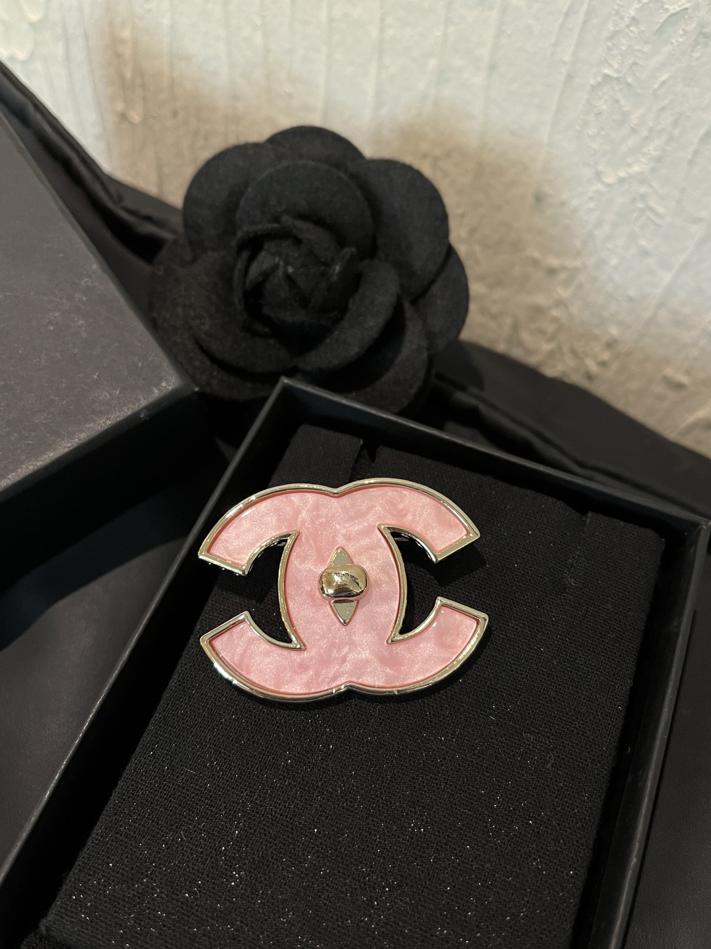Luxury D193 Brooch