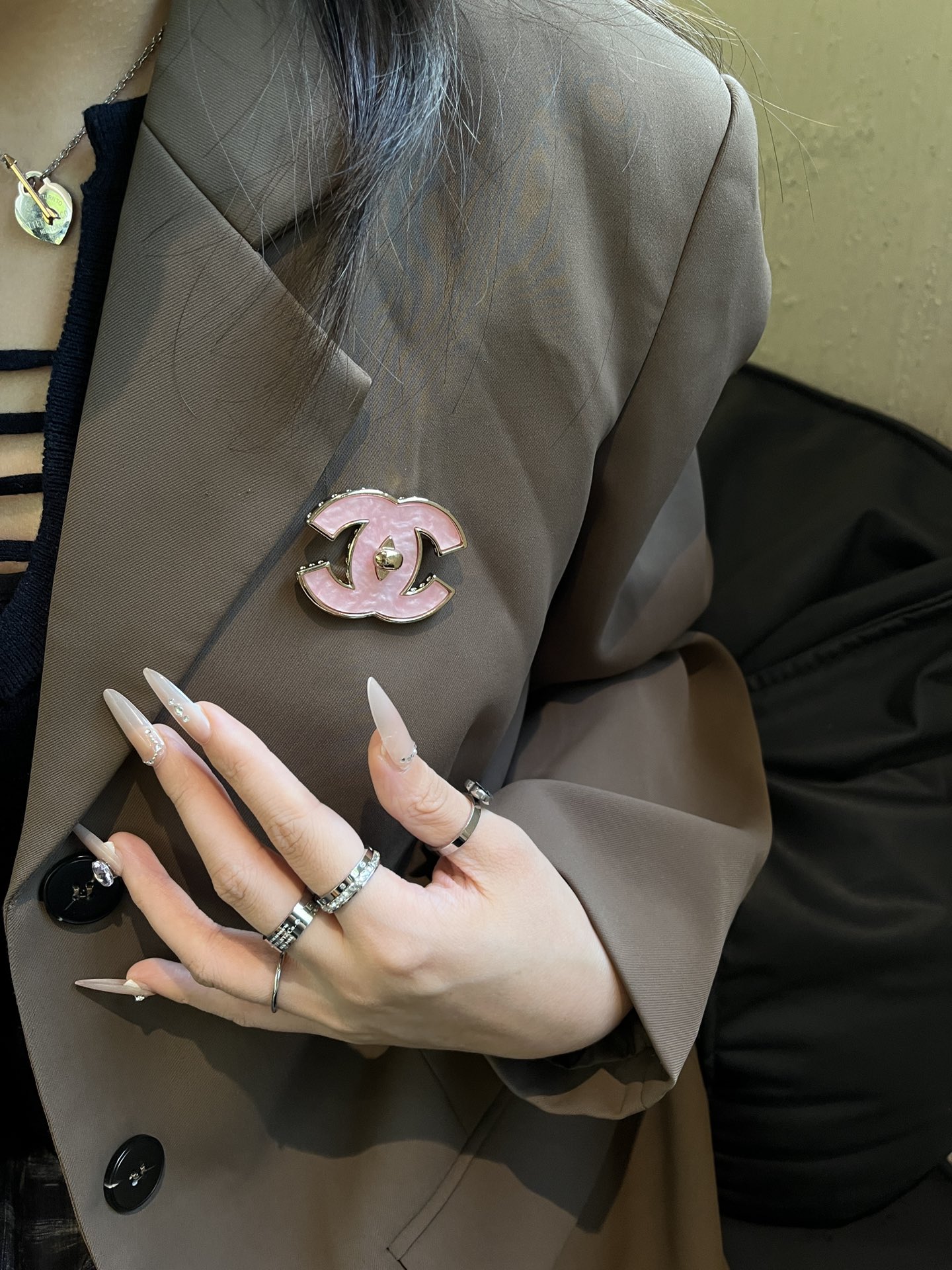 Luxury D193 Brooch