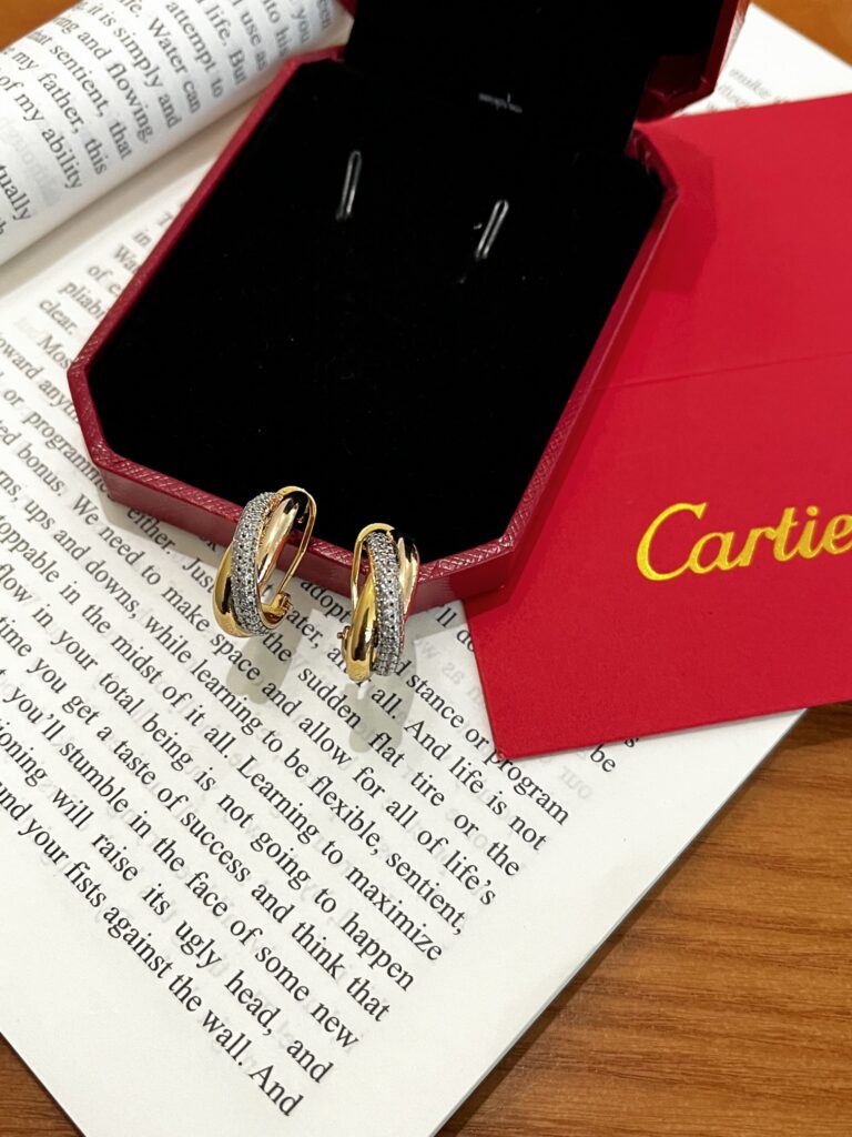 Designer Ring editorial product context 3