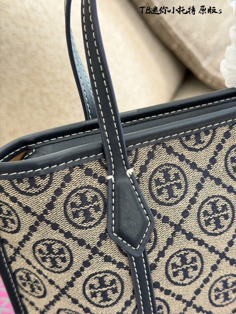 Tory Burch p165 Toryburch 20 Tote Bag 20 cm editorial product context 3