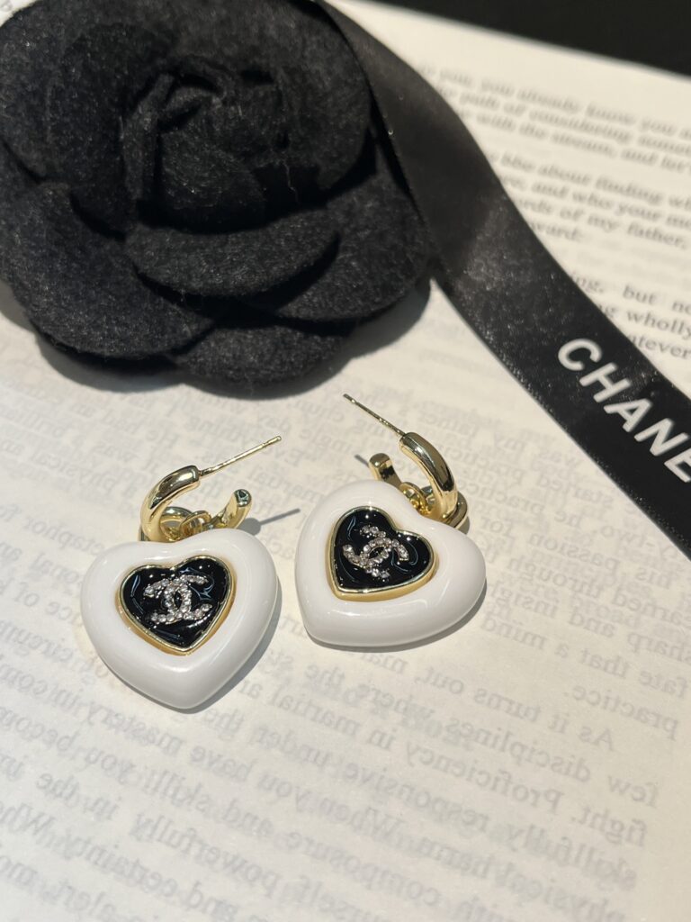 Designer Ring editorial product context 3