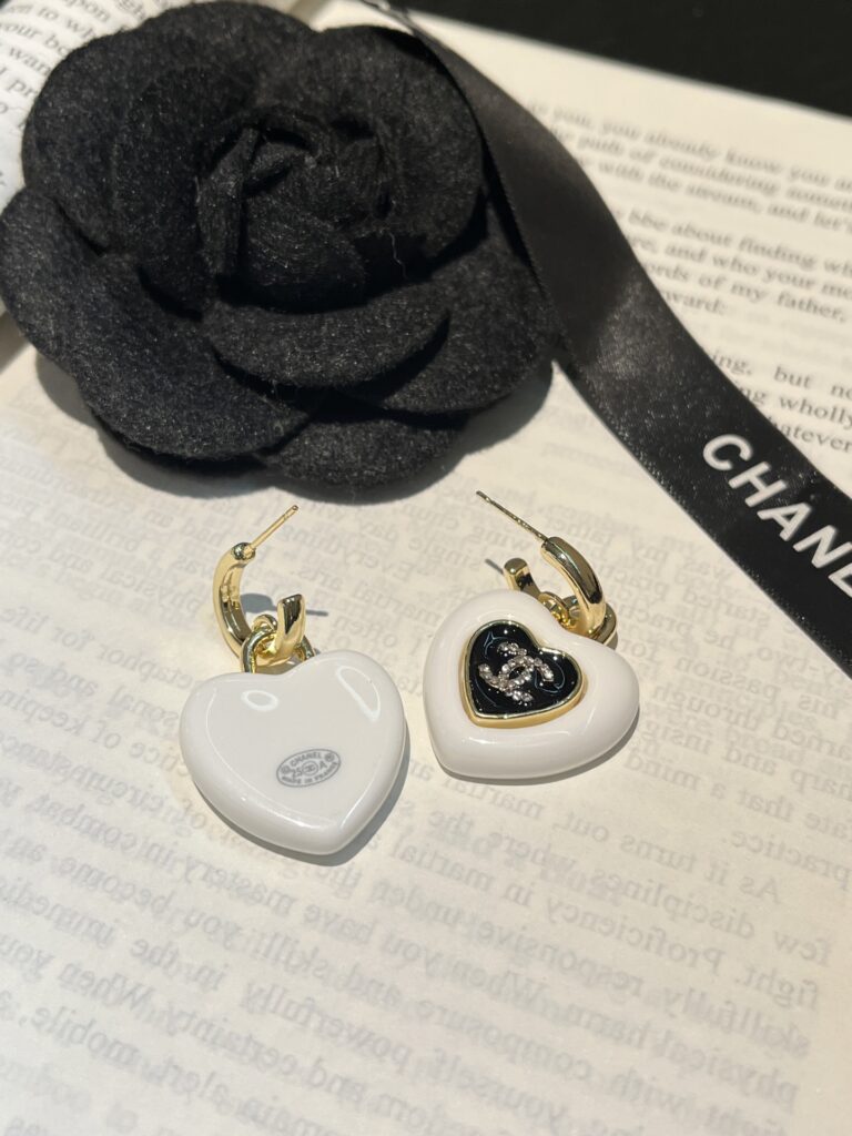 Designer Ring editorial product context 2