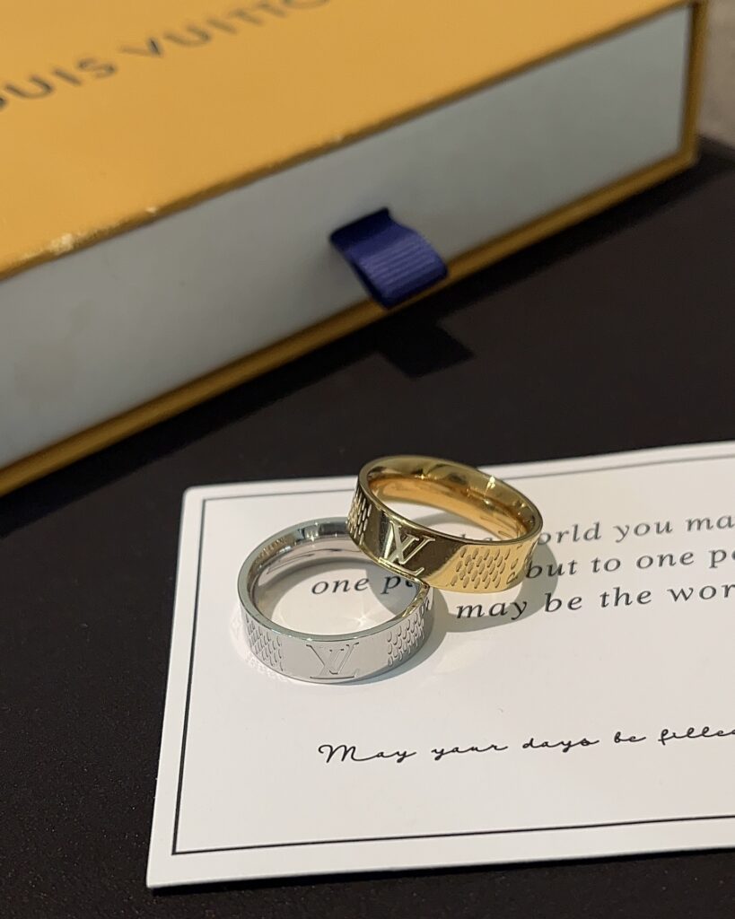 Designer J152 Ring editorial product context 1