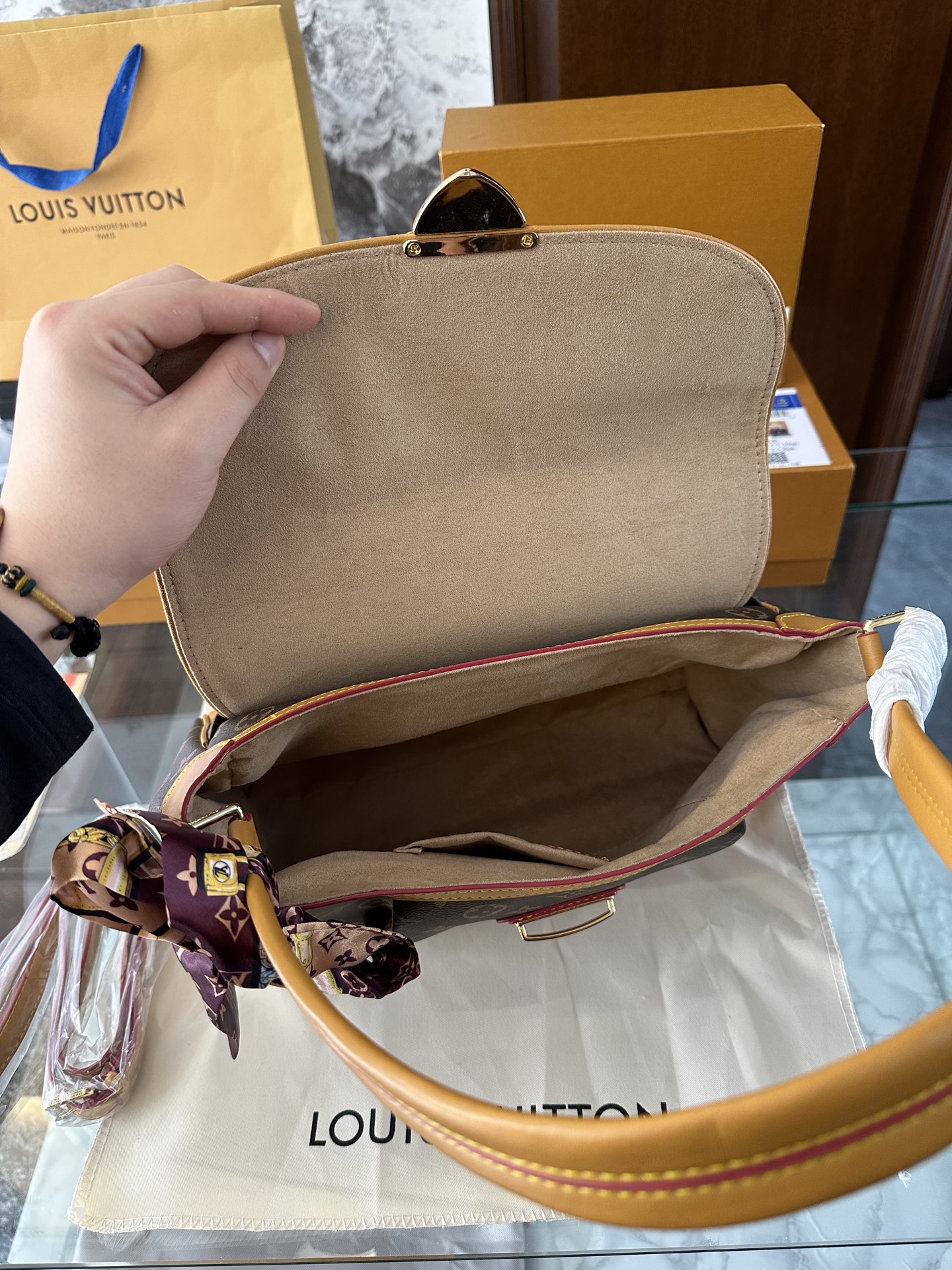 Louis Vuitton p115 Estrela 31 13 20 Handbag