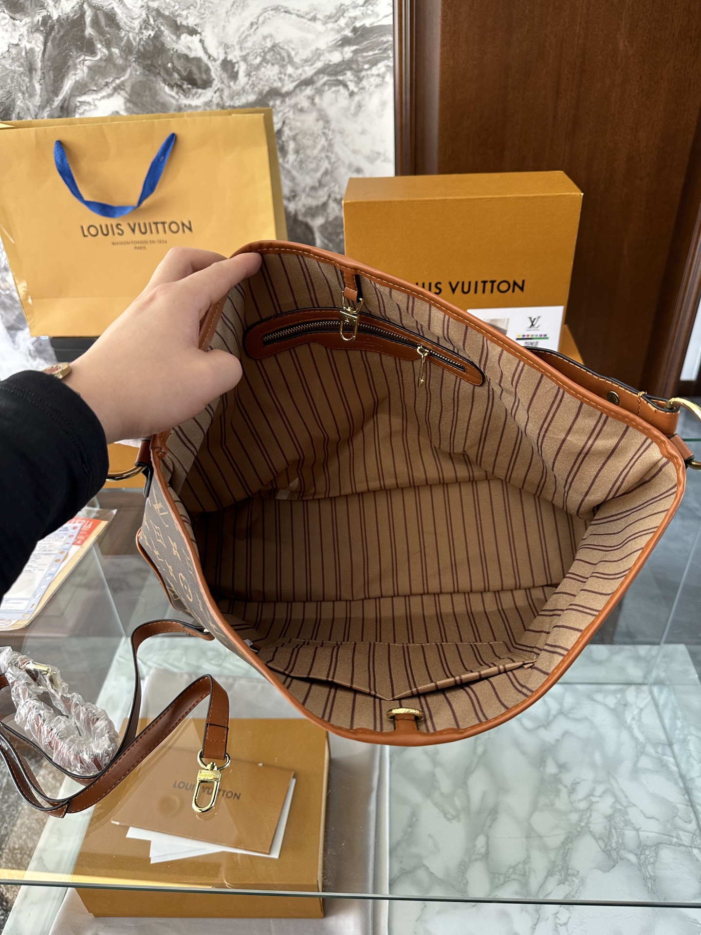Louis Vuitton p100 43 12 30 Crossbody Bag