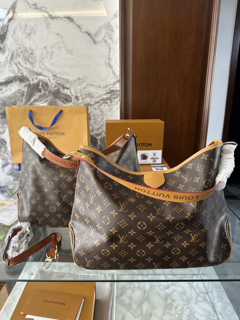 Louis Vuitton p100 43 12 30 Crossbody Bag editorial product context 1
