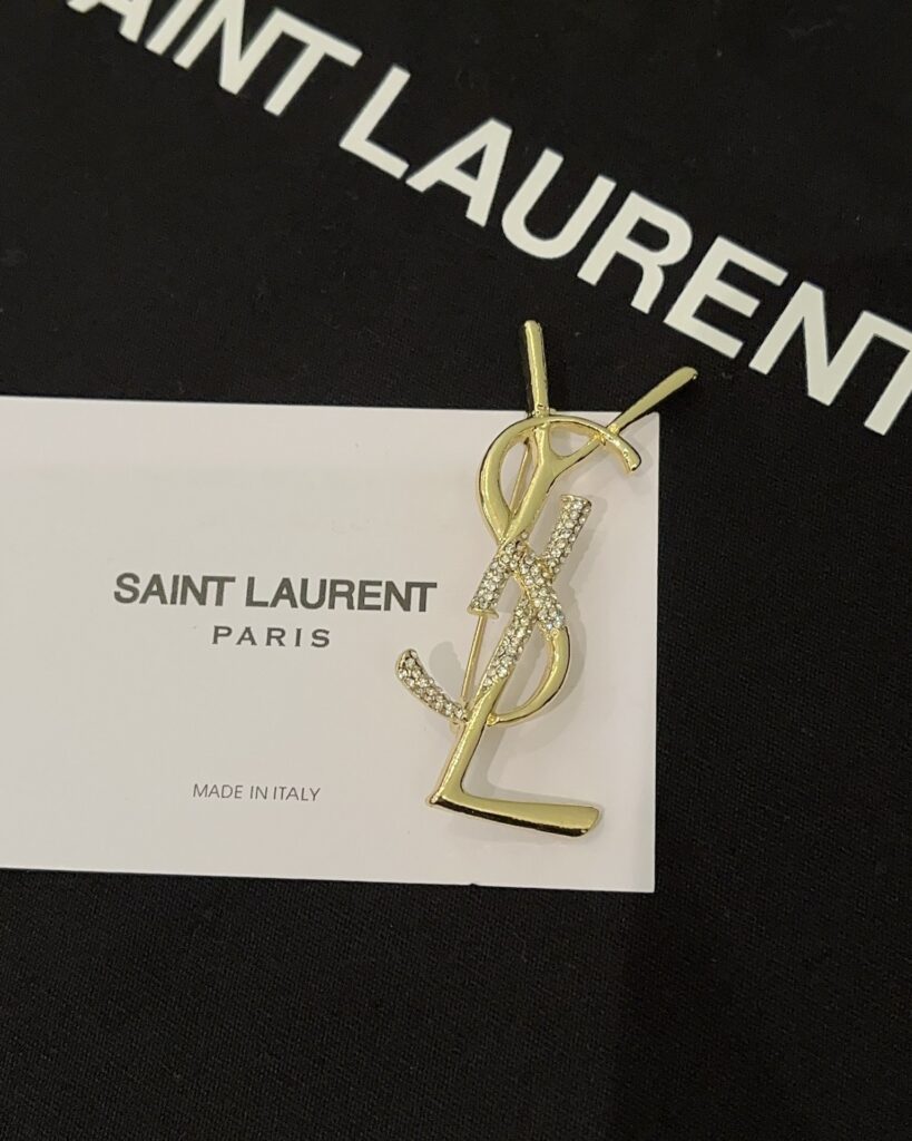 Designer D196 jewelry Brooch editorial product context 2