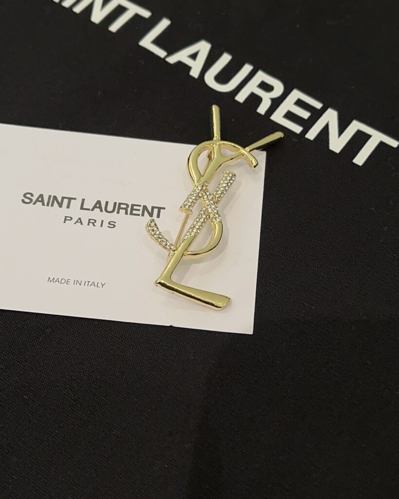 Designer D196 jewelry Brooch editorial product context 3